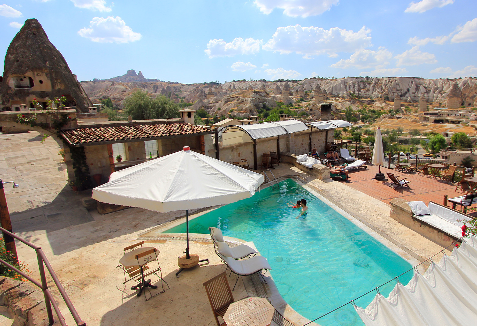 Piscina y Terraza